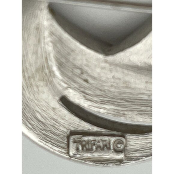 Vintage Trifari Intertwined Circles Silver Tone Brooch - Picture 3 of 7